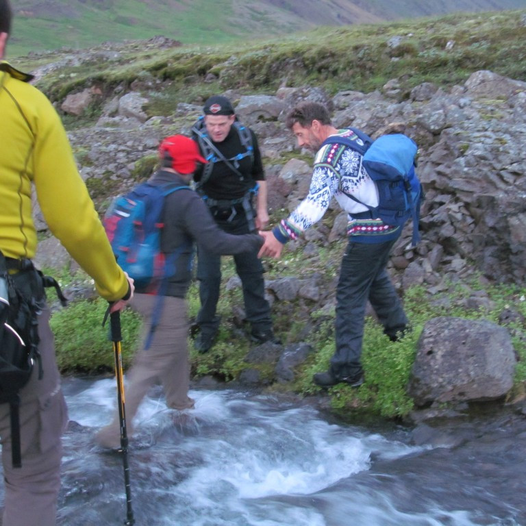 Hjálpsamir ferðafélagar.