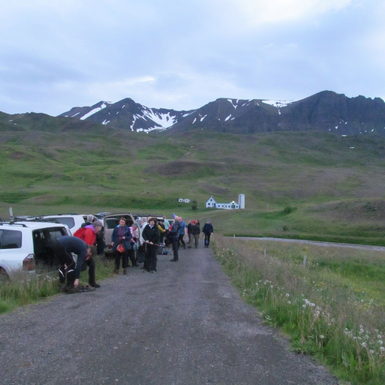 Fjölmennri og sérstaklega skemmtilegri kvöldgöngu lokið.