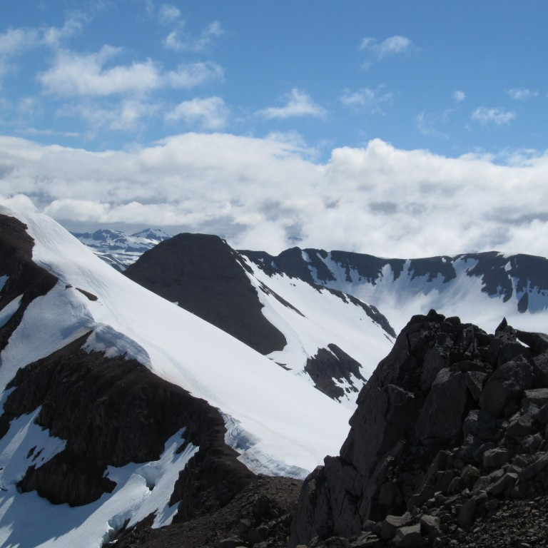Bangsahnjúkur fyrir miðju.