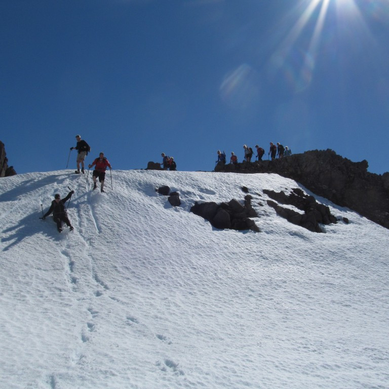 Steypt sér fram af Vatnsendahnjúk.