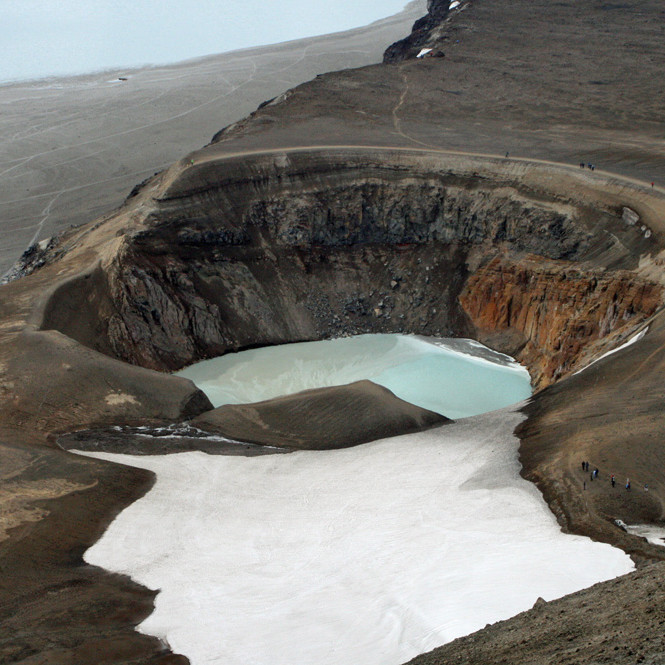 Víti í Öskju, horft frá austri.