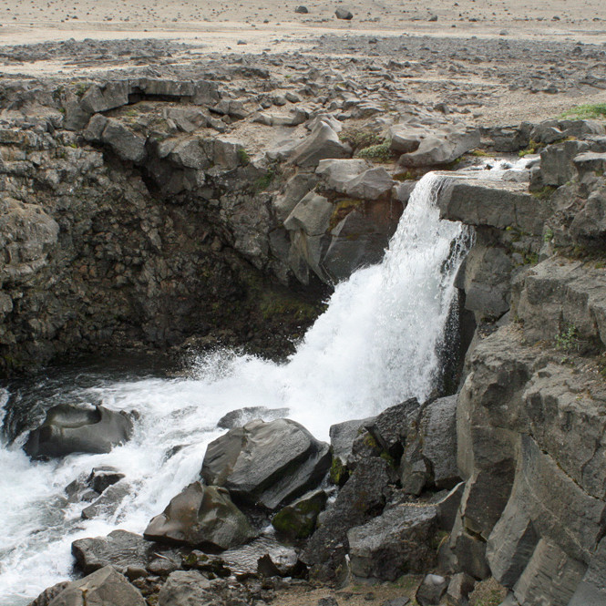 Foss í ánni úr Drekagili, skammt suðaustan Dreka.