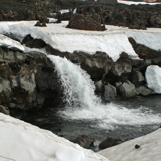 Norðvestan á Dyngjufjöllum var mikil leysing.