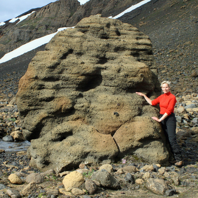 Móbergsklettur norðvestan á Dyngjufjöllum.