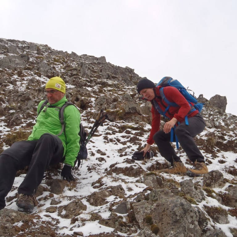 Fara þurfti varlega og halda sig við slóðina.