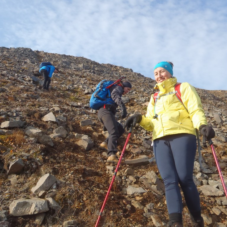 Smá saman minkaði brattinn