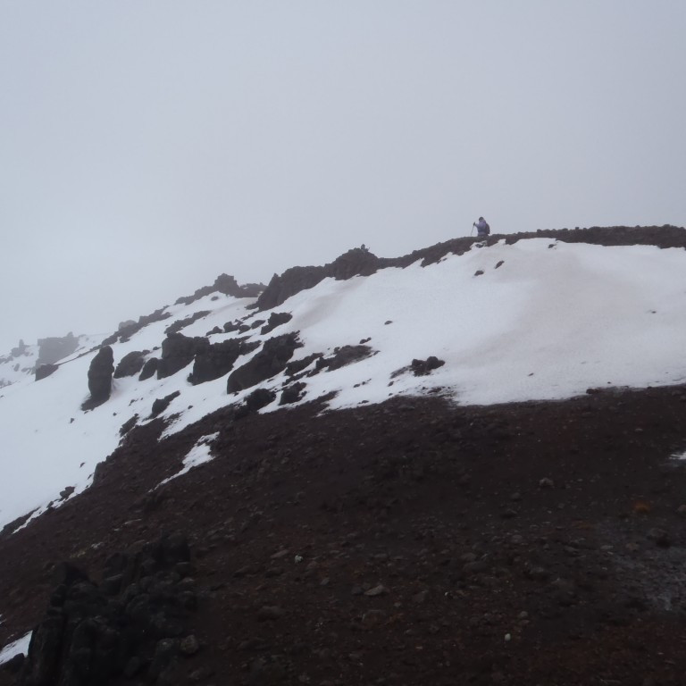 Á leið út á Hálshnjúkinn