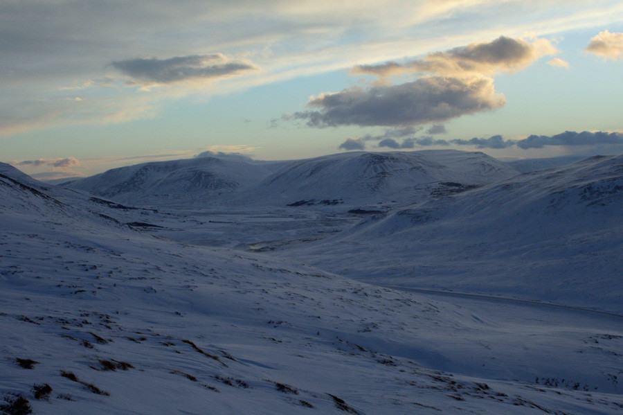 Horft austur úr Víkurskarði til Ljósavatnsskarðs.