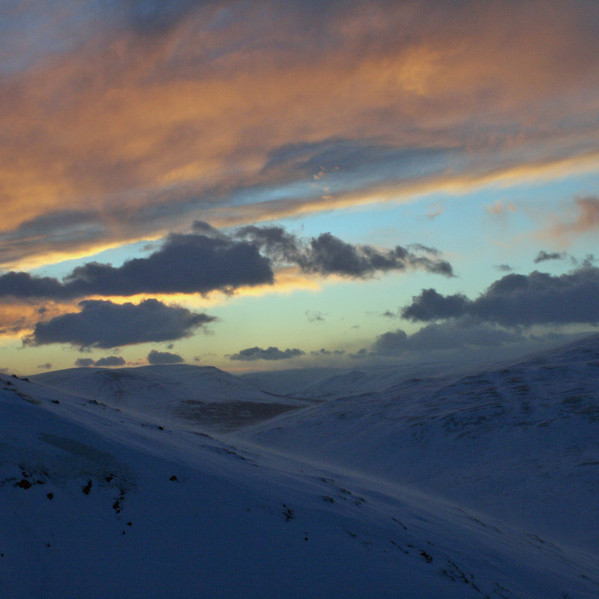 Dögun í suðaustri yfir Fnjóskadal.