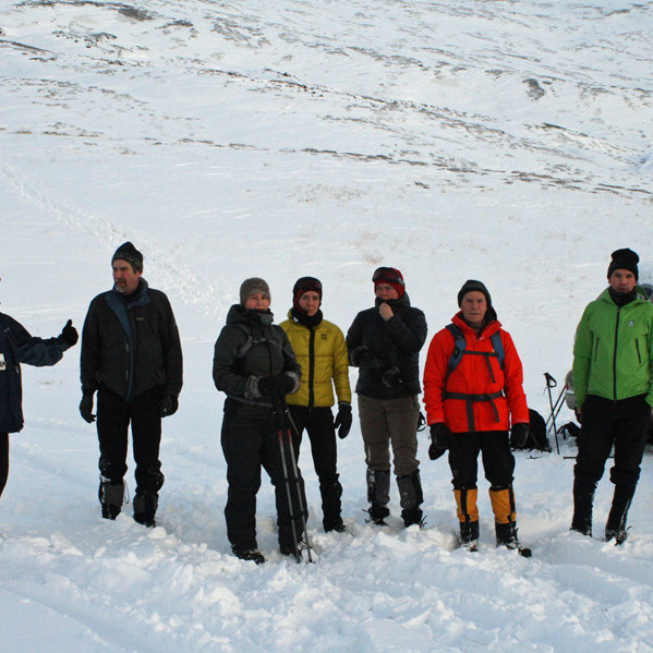Ferðarlok við bílana á Víkurskarði.