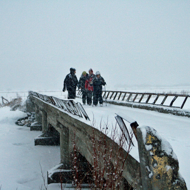 Á leið austur yfir gömlu brýrnar.