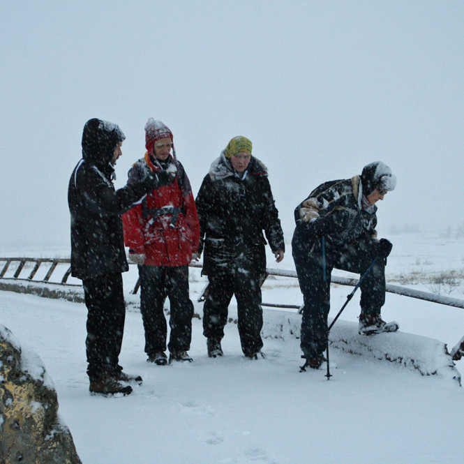 Staldrað við á enda gömlu brúarinnar.