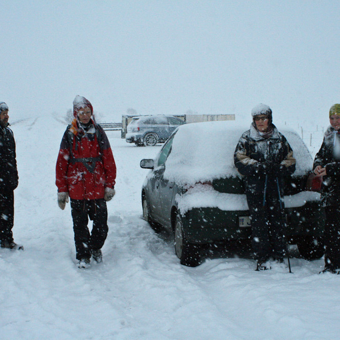 Við yfirgefinn bíl neðan við Kaupang.