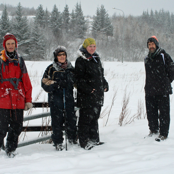 Á heimleið neðan við Kjarnaskóg, Grétar, Benna, Inga og Frímann.