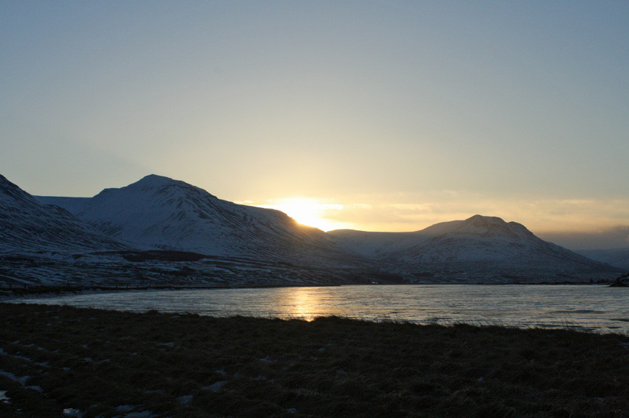Sólarupprás yfir Mjaðmárdal.