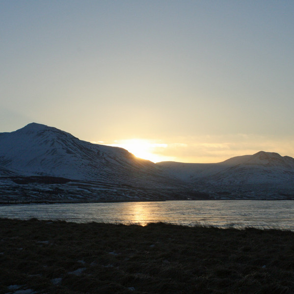 Sólarupprás yfir Mjaðmárdal.