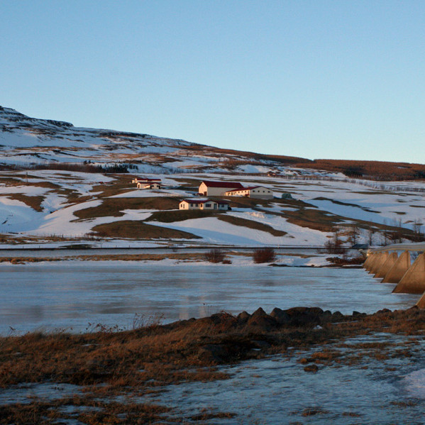 Horft vestur yfir Eyjafjarðará til Ytra-Gils.