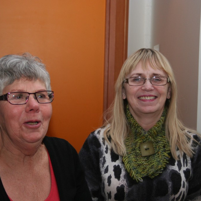 Margrét Guðmundsdóttir og Védís Baldursdóttir sáu um kaffiveitingar.