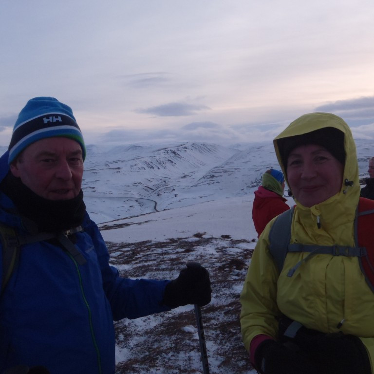 Sveinn Jónsson og Natalía ræða málin