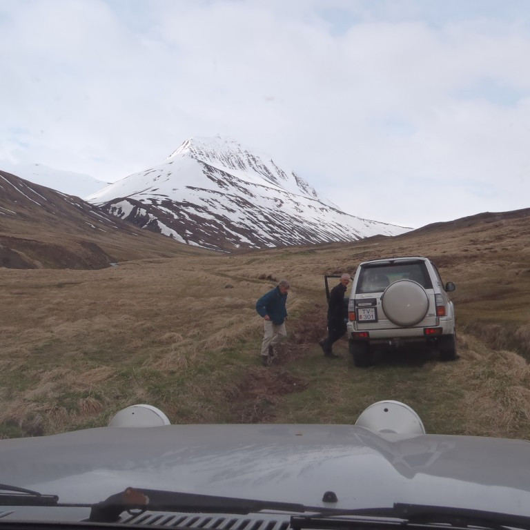 Vegurinn vesnaði þegar komið var inn fyrir Staðarbakka.