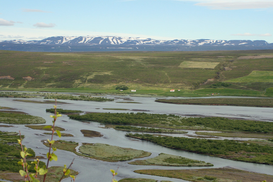 Horft úr Fellsskógi austur yfir Skjálfandafljót að Vaði