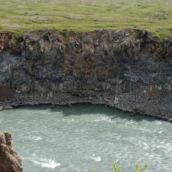 Stuðlaberg norðvestan á Þingey við Skjálfandafljót