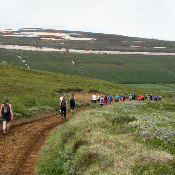 Á leið norðvestur yfir enda Kinnarfells að Ljósvetningabúð