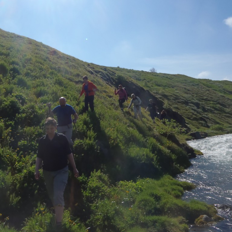 Gengið meðfram ánni