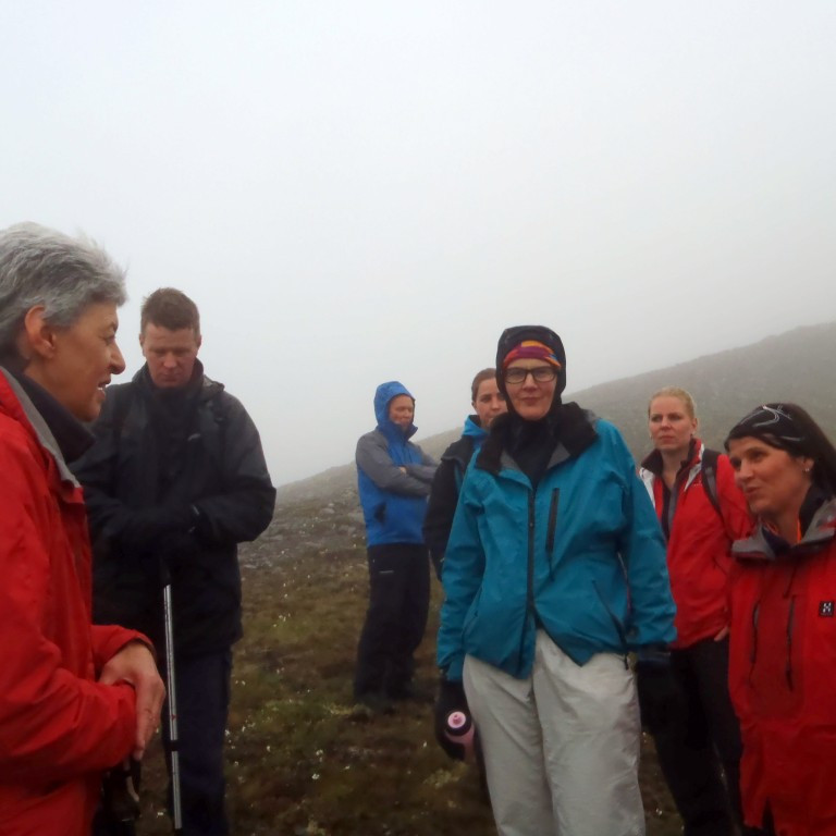 Komin upp í  þokuna