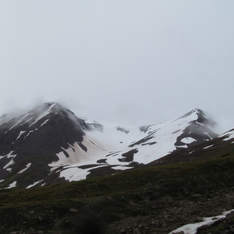 Hrafnabjargarhnjúkur og Litlihnjúkur í baksýn.