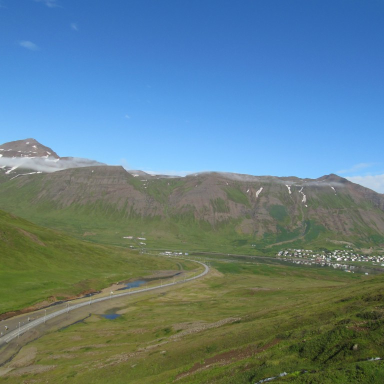 Illvirðishnjúkar og Hafnarhyrna í baksýn.