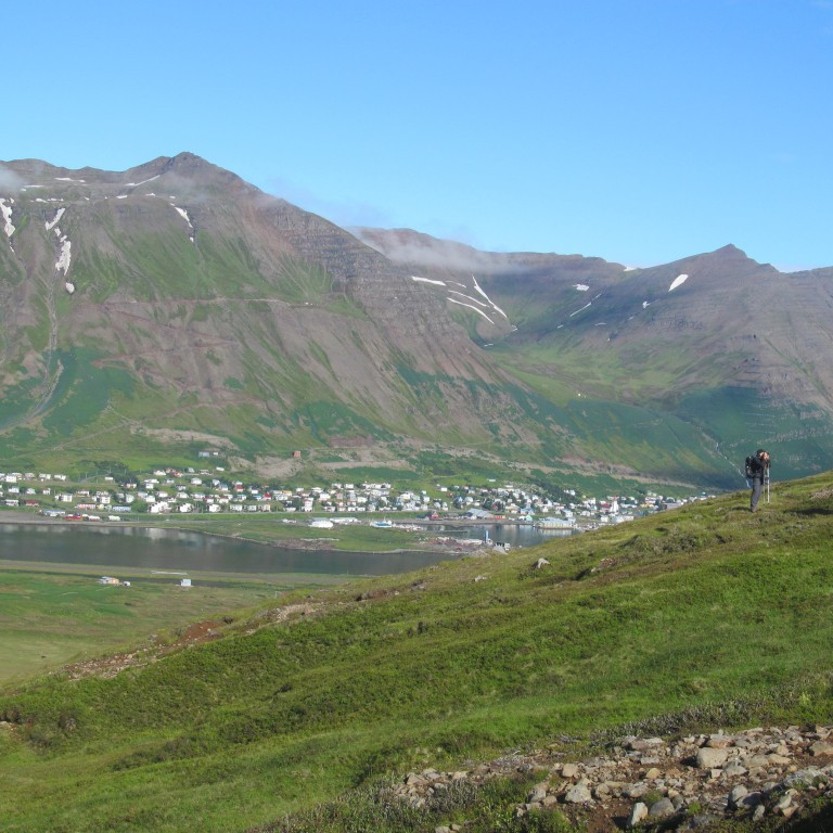 Hafnarhyrna, Hvanneyrarskál og Hvanneyrarhyrna í baksýn.