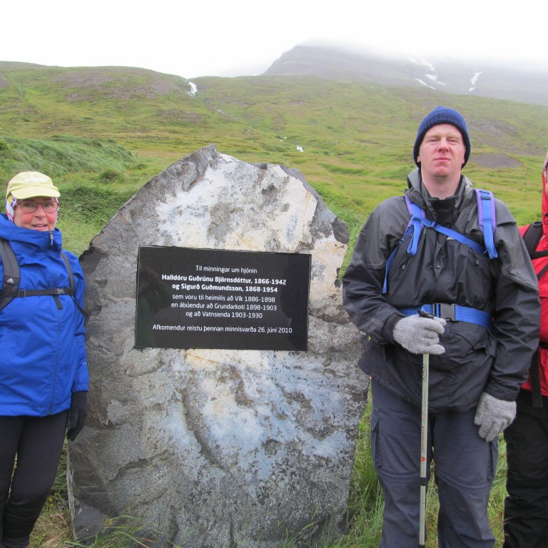 Minningarsteinn um ábúendur á Vatnsenda.