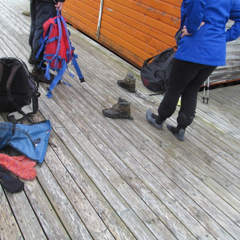 Gott var að komast úr blautum skónum.