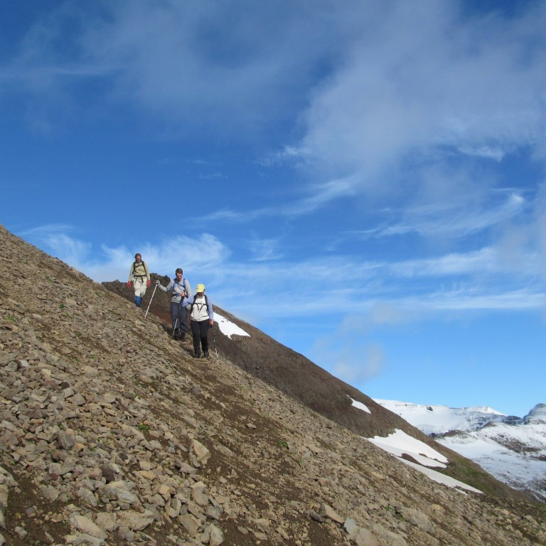 Gengið niður af Rauðskörðum ofan í Ytrárdal.