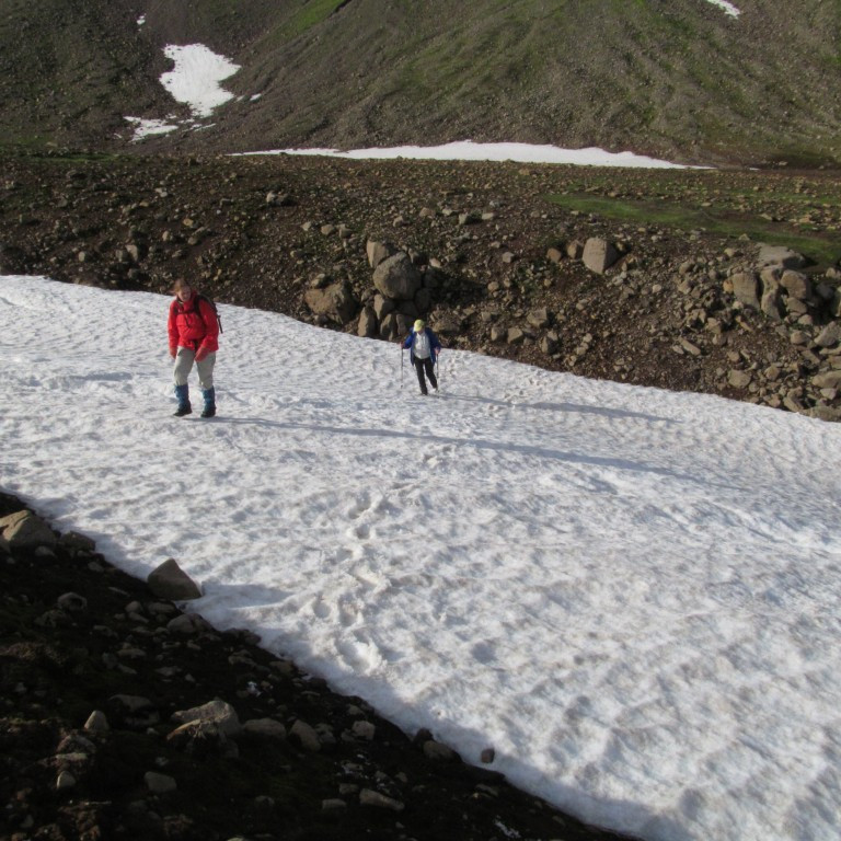 Rauðskarðsá genginn á snjóbrú.