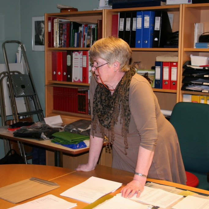 Hólmfríður les upp viðurkenningar og vinningshafa