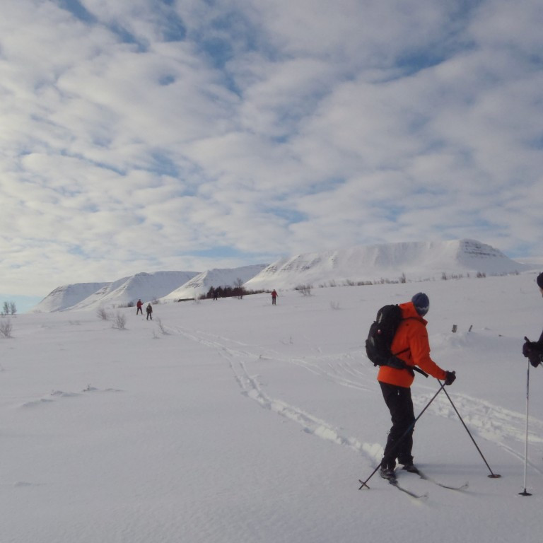 Komi niður undir sjó.