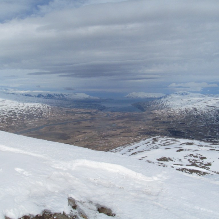 Horft út fjörð af Uppsalahnjúk.