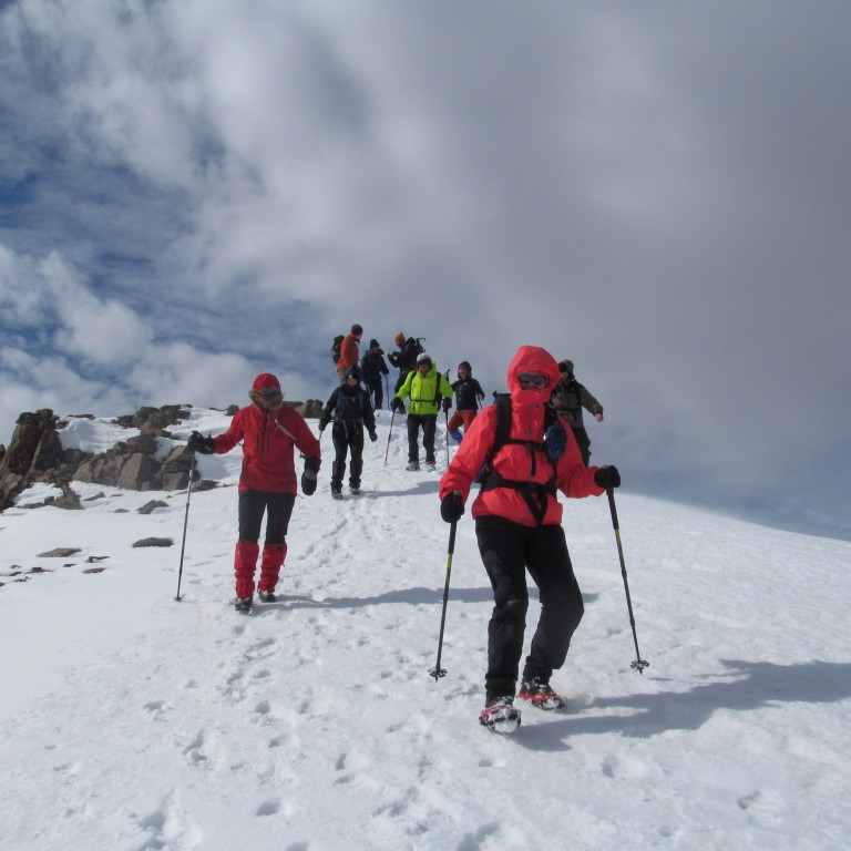 Farið niður af hnjúknum í góðu færi.