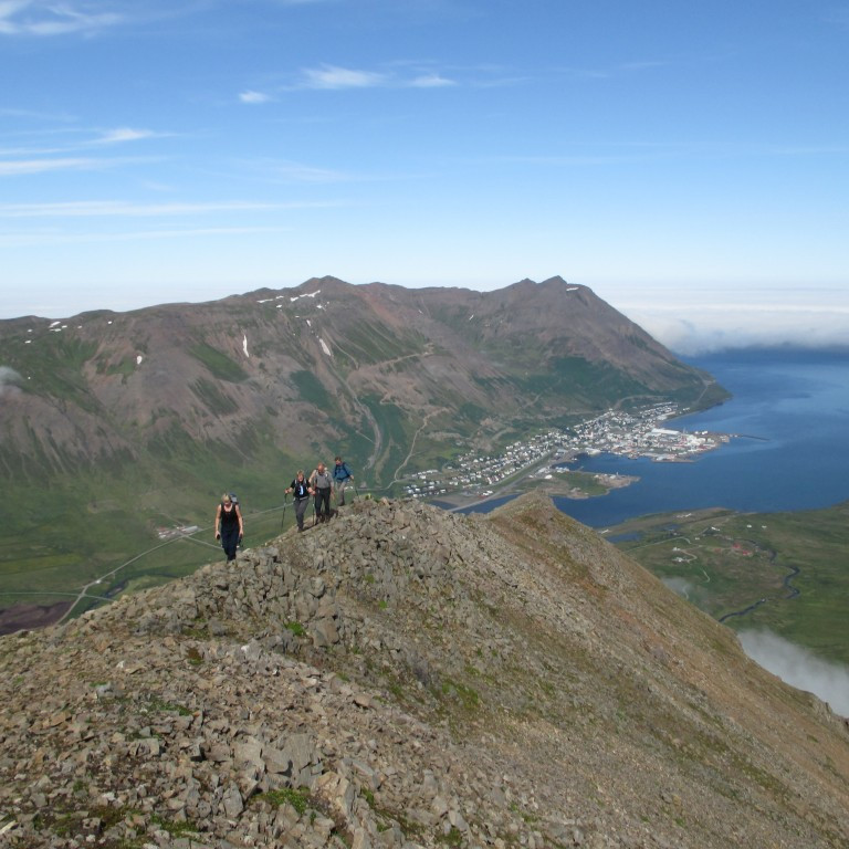 Komin upp, Siglufj. í baksýn.