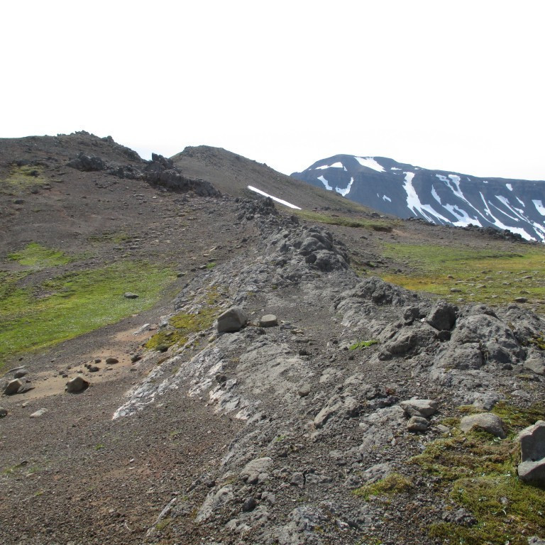 skemmtilegir berggangar á Hólsfjalli (fjallið heitir Hólsfjall innar)