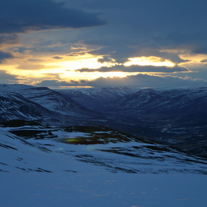 Sólarupprás í suðaustri yfir Fnjóskadal.