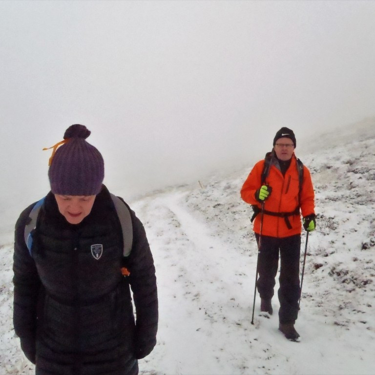 Lagt var af stað í þoku.