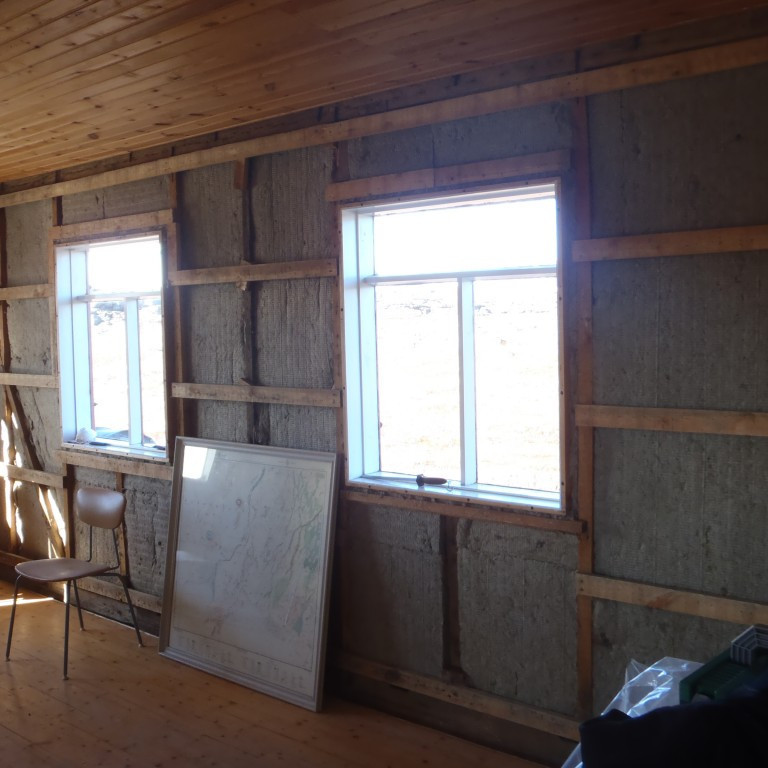 Einangrunin kominn á sinn stað.