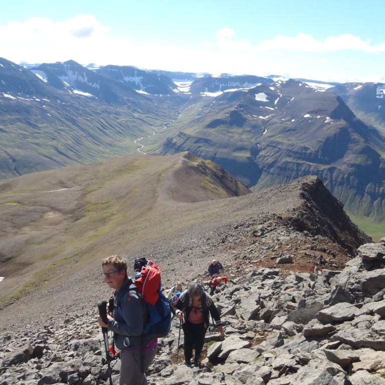 Horft í átt að næsta stalli.