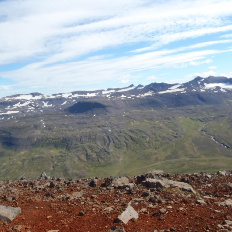Horft yfir Lágheiði, Klaufabrekkudalur til hægri.