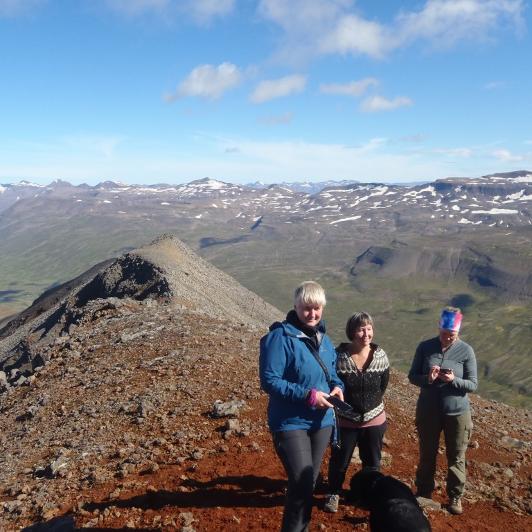 Ytri toppurinn og Ólafsfjarðarfjöll í baksýn.