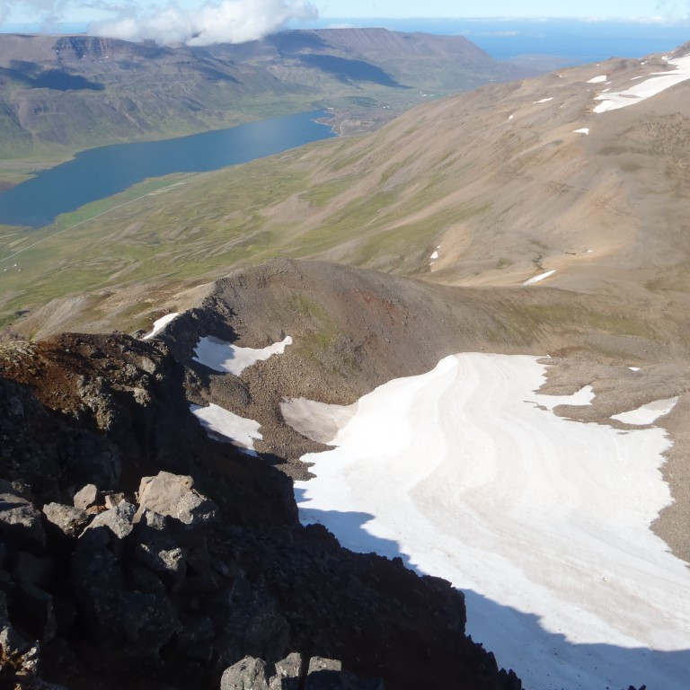 Hreppsendaskarð, styttri leið milli sveita en Lágheiðin.