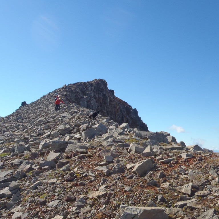 Brölt á milli toppa.